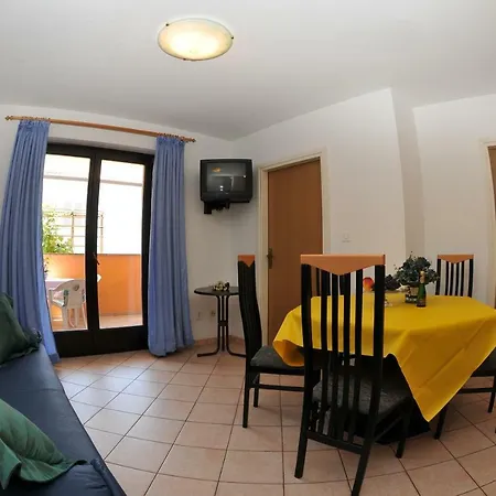 Schosertours Apartamento *